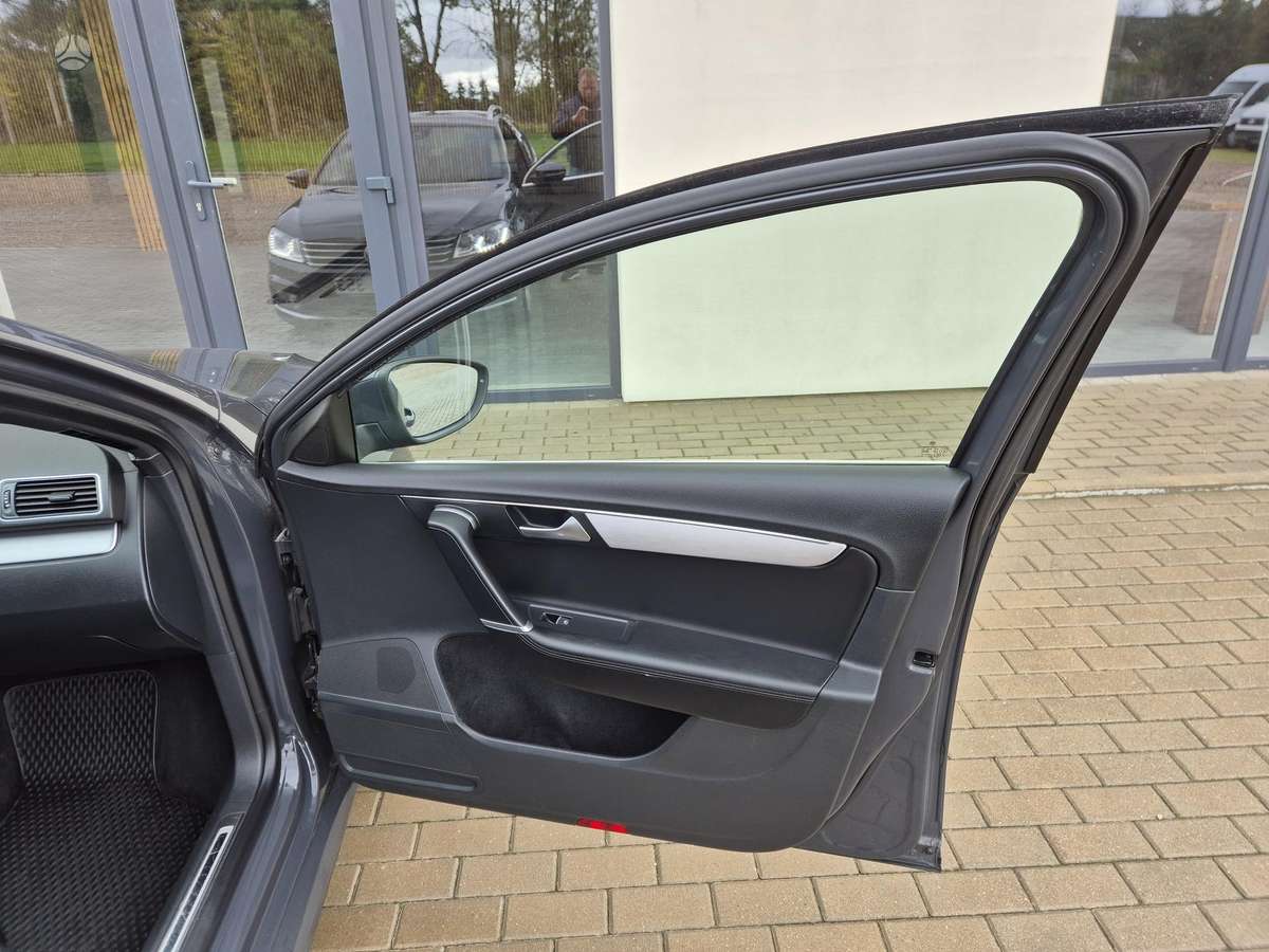 Volkswagen Passat 2013 — photo 29