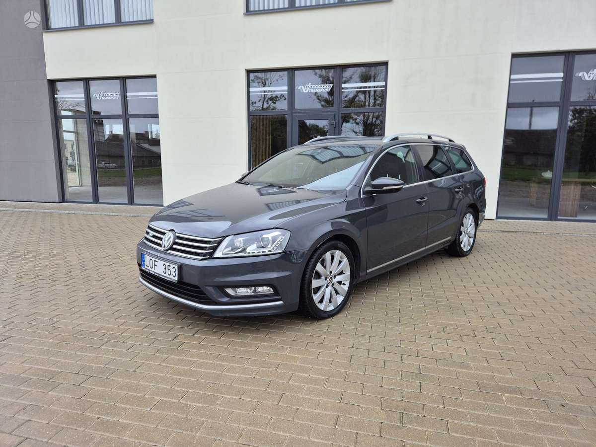 Volkswagen Passat 2013 — interior