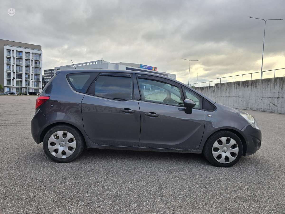 Opel Meriva 2011 — engine 1686 cm³, 110 HP (81kW)