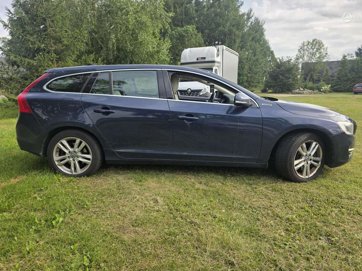 Volvo V60 2014 — салон