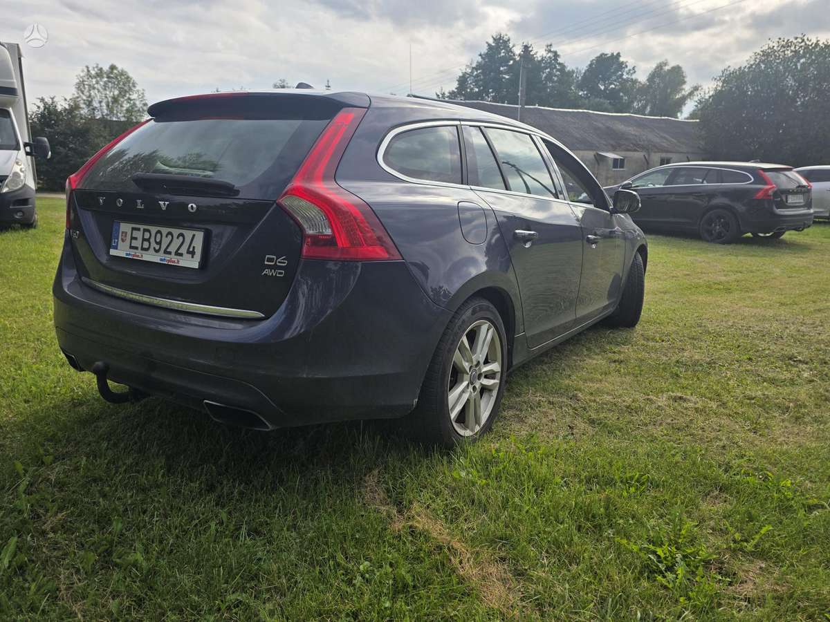Volvo V60 2014 — двигун