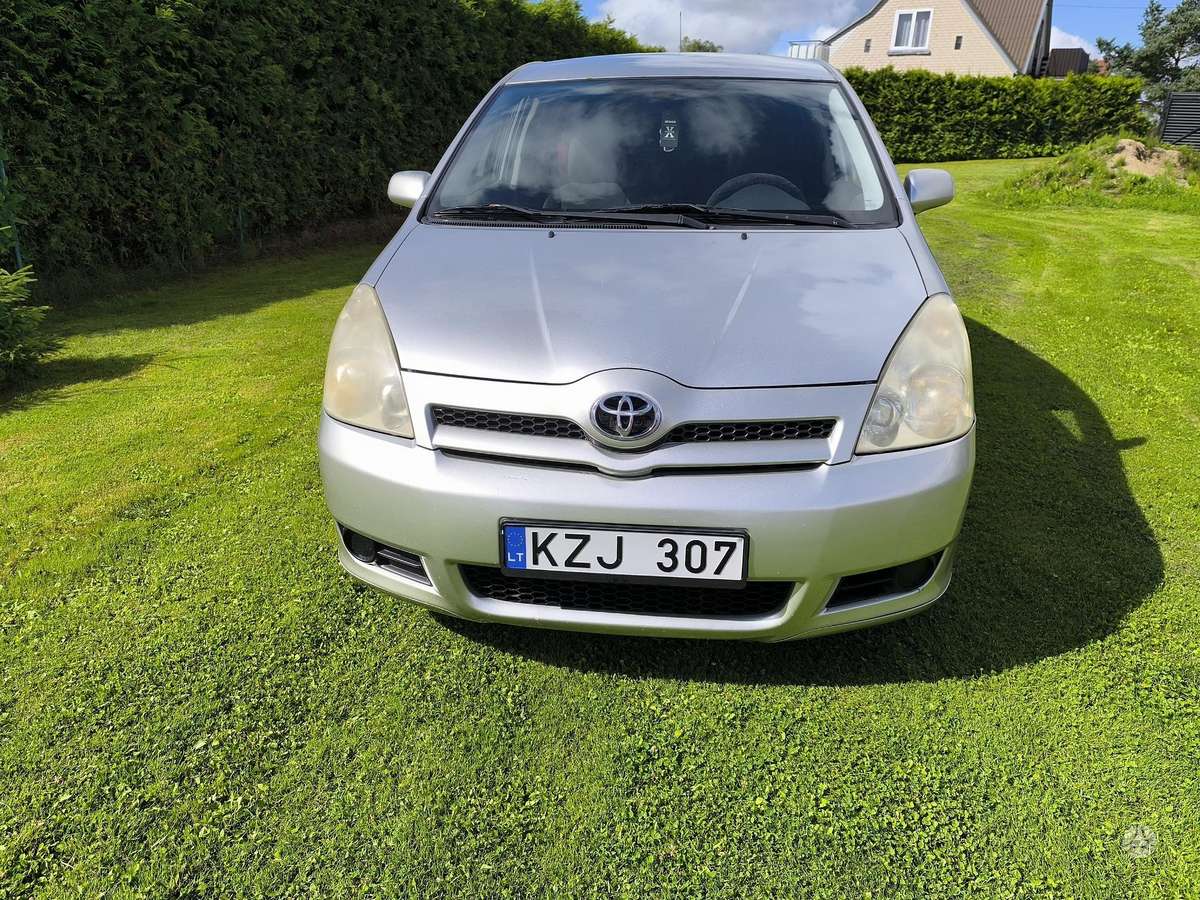 Toyota Corolla 2004 — rear view