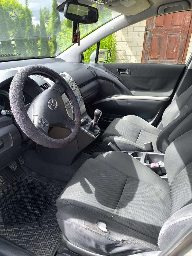 Toyota Corolla 2004 — photo 8