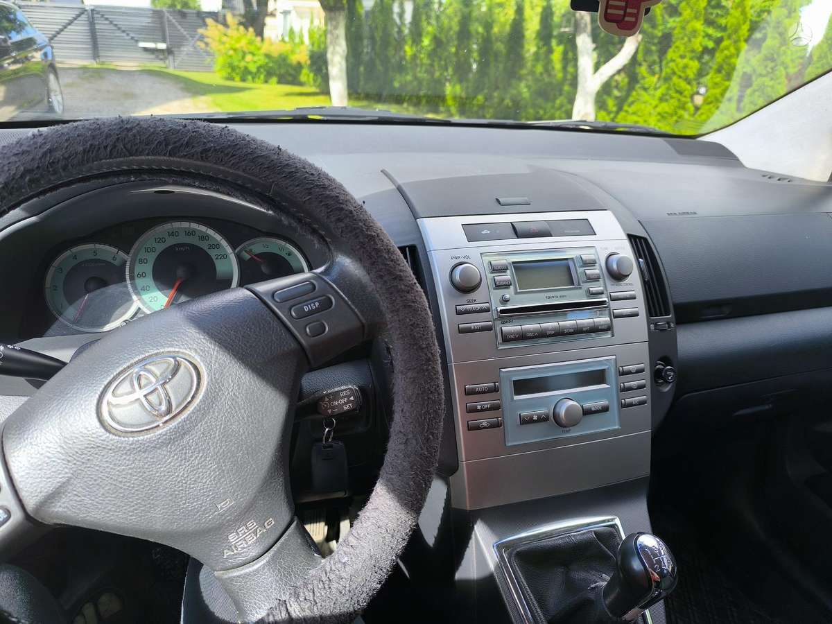 Toyota Corolla 2004 — photo 9