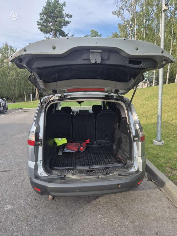 Ford S-MAX 2006 — rear view