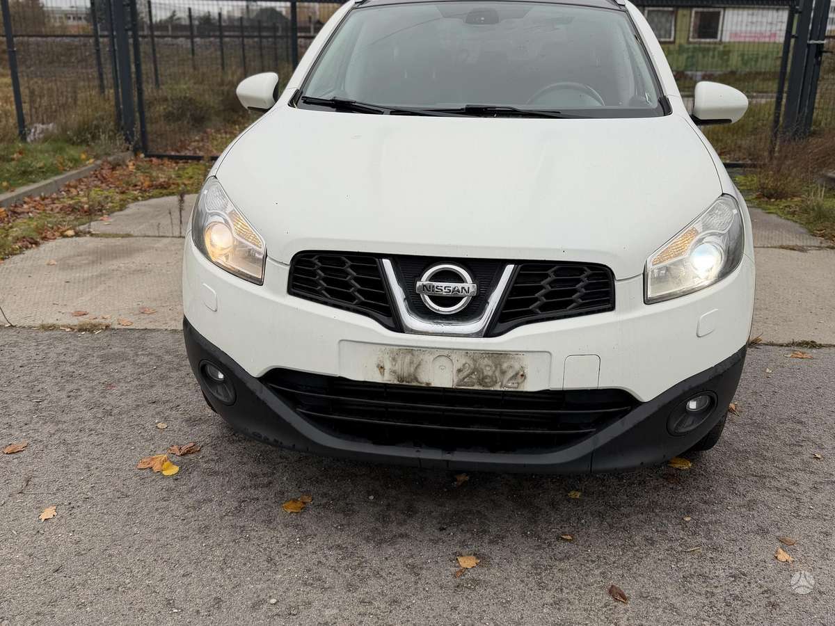 Nissan Qashqai+2 2011 — салон