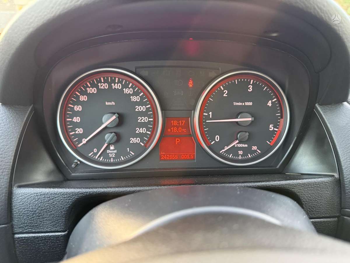 BMW X1 2011 — photo 17