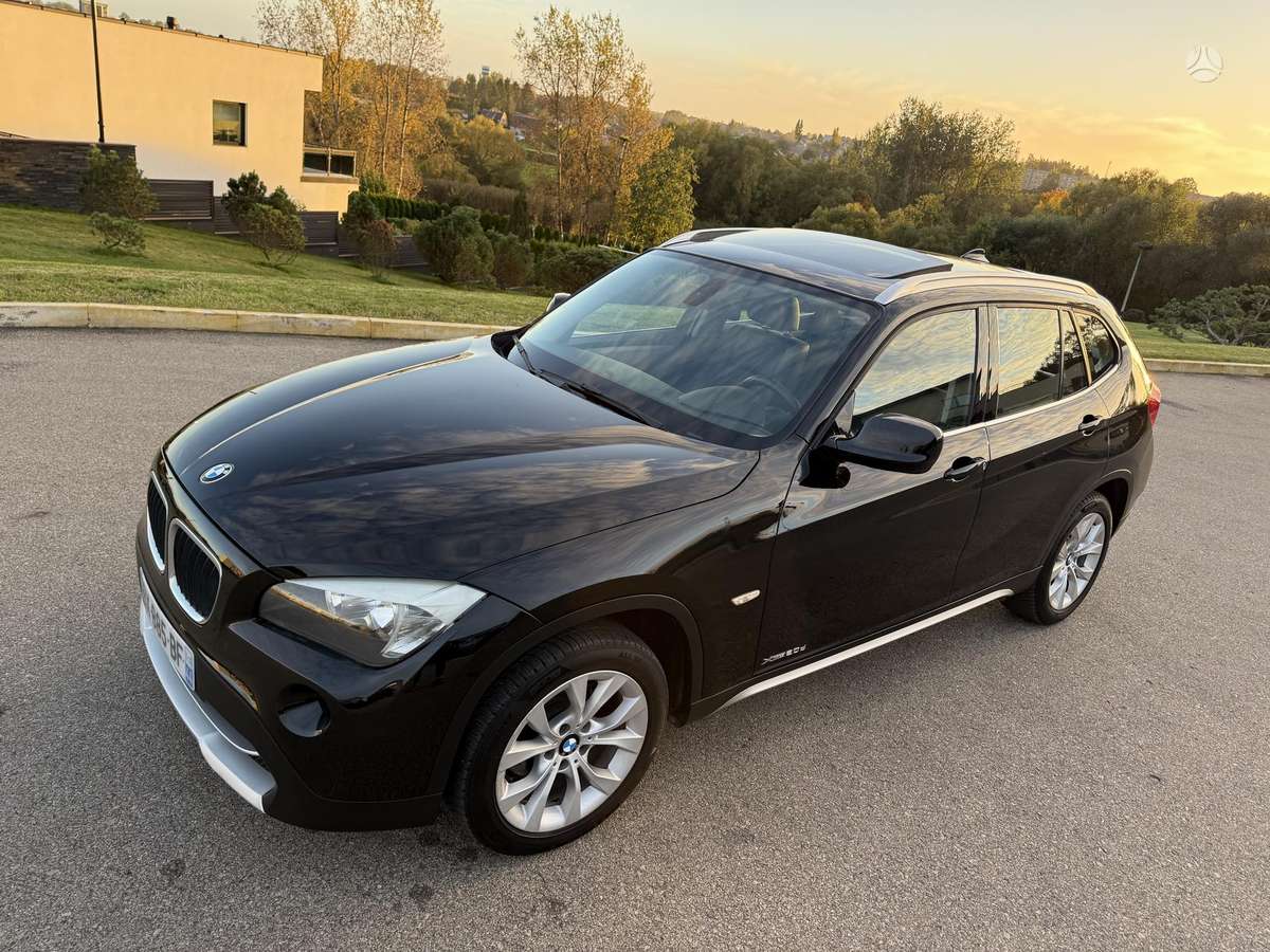 BMW X1 2011 — rear view