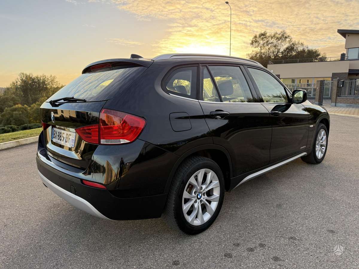 BMW X1 2011 — photo 8