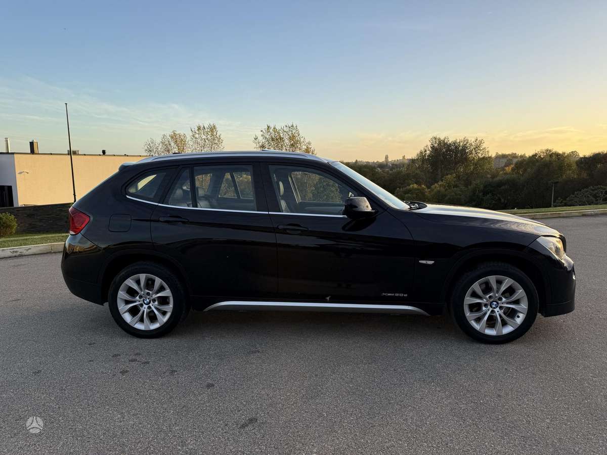BMW X1 2011 — photo 9