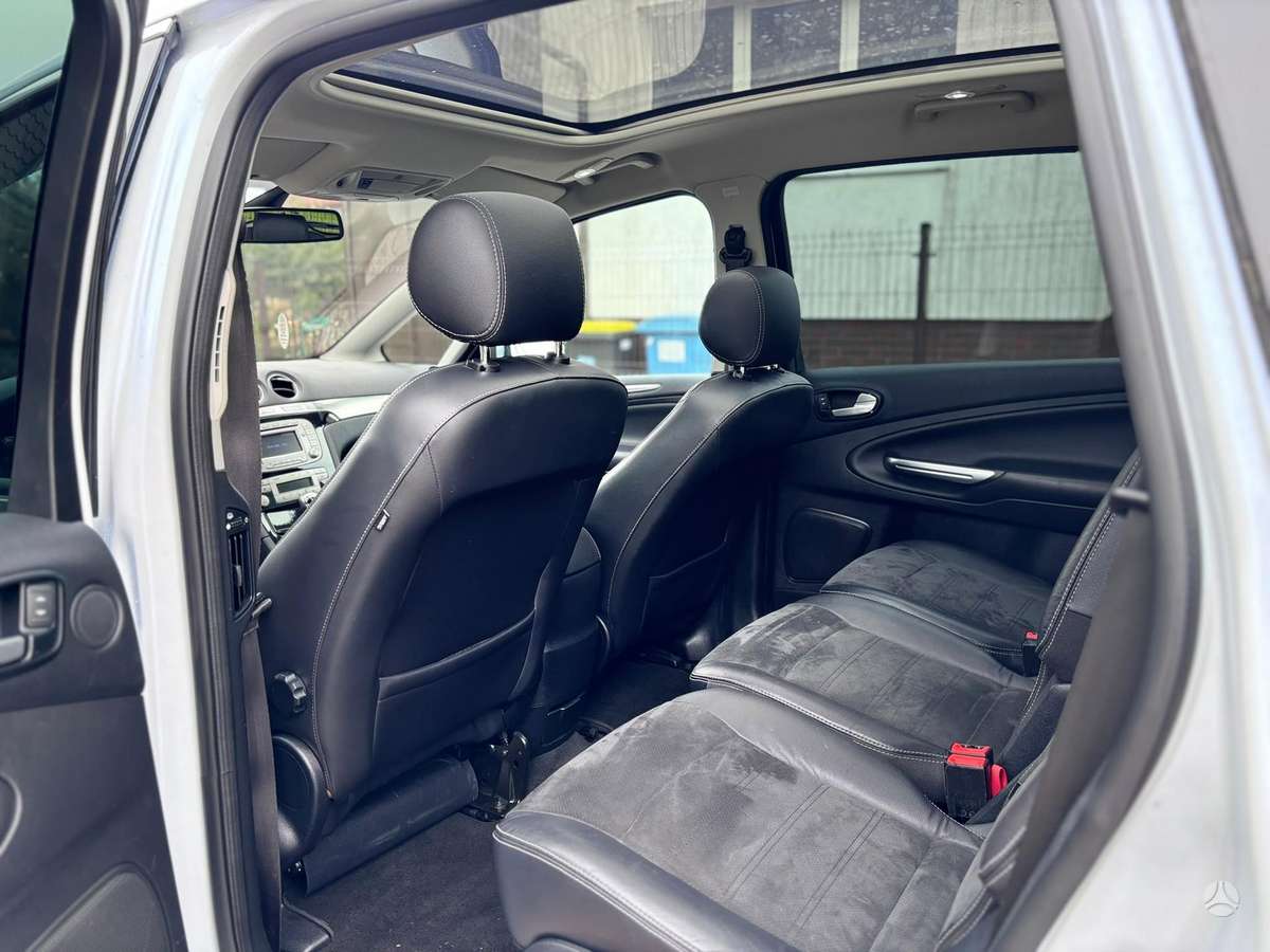 Ford S-MAX 2010 — photo 10