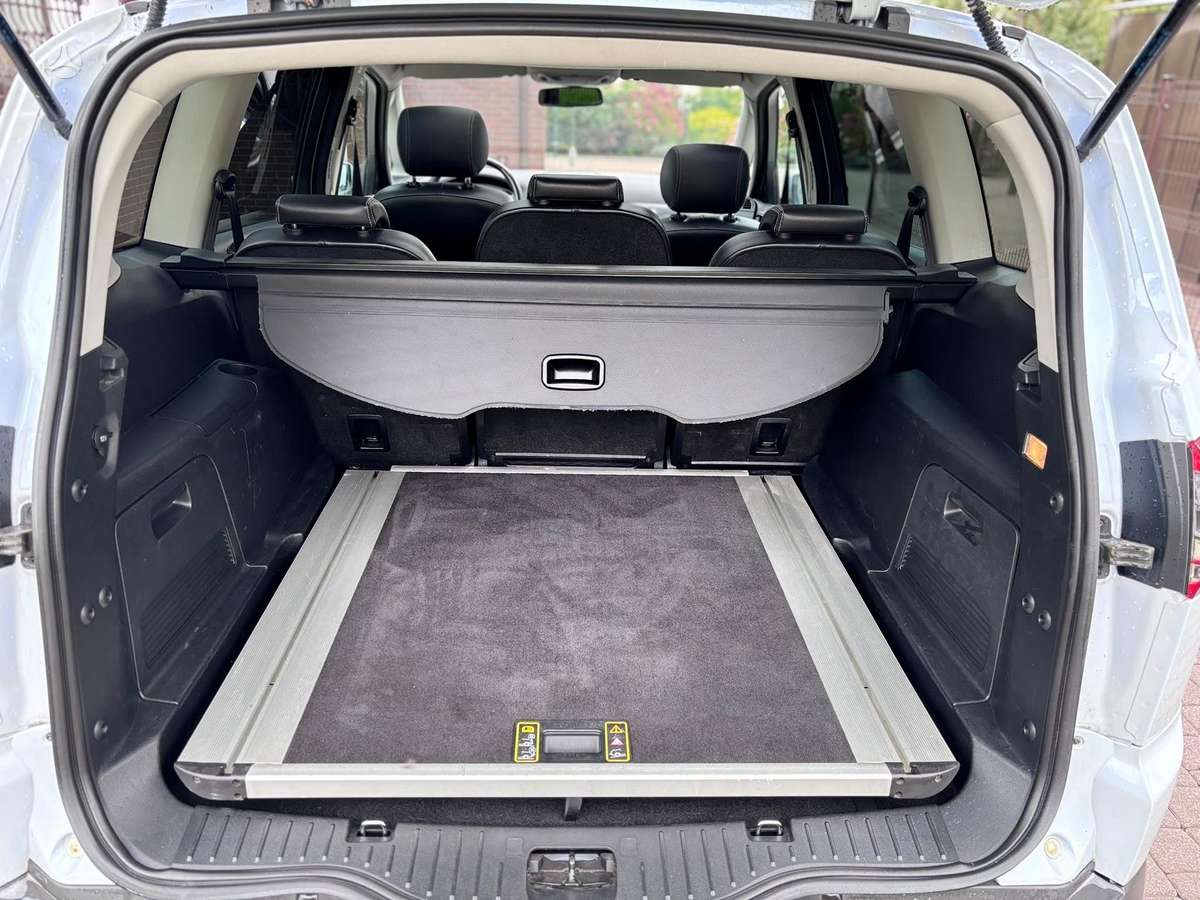 Ford S-MAX 2010 — photo 11