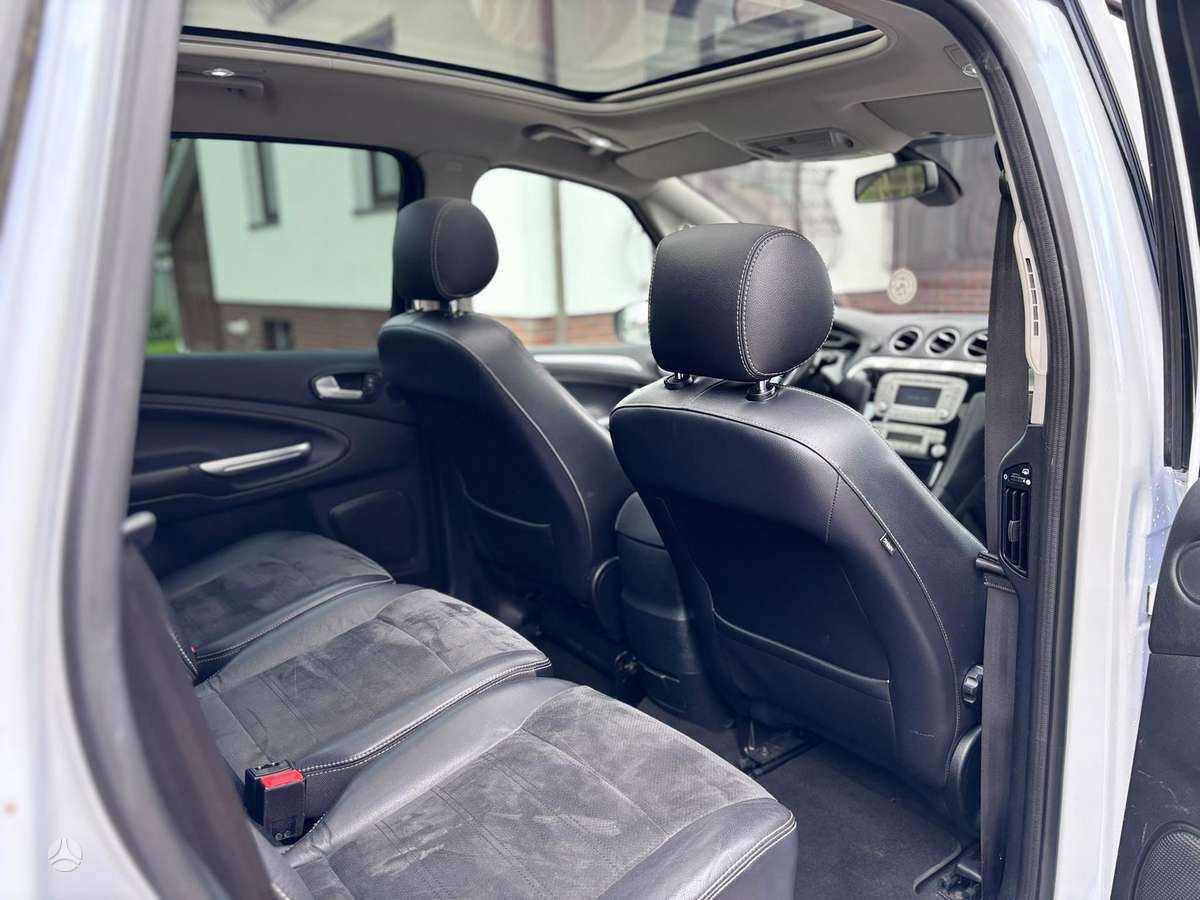 Ford S-MAX 2010 — photo 12