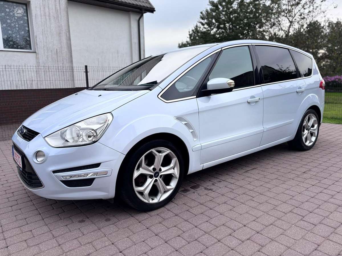 Ford S-MAX 2010 — rear view