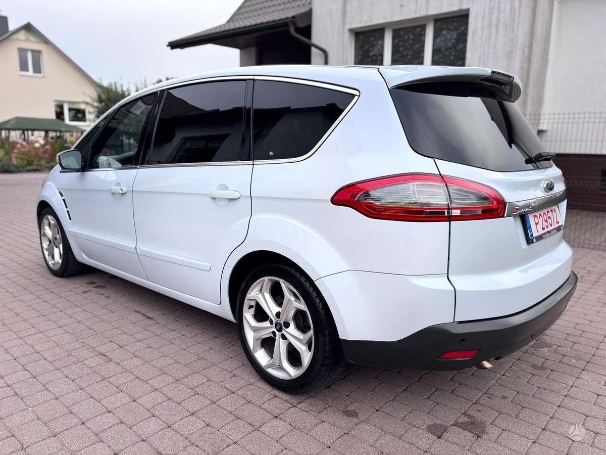 Ford S-MAX 2010 — interior