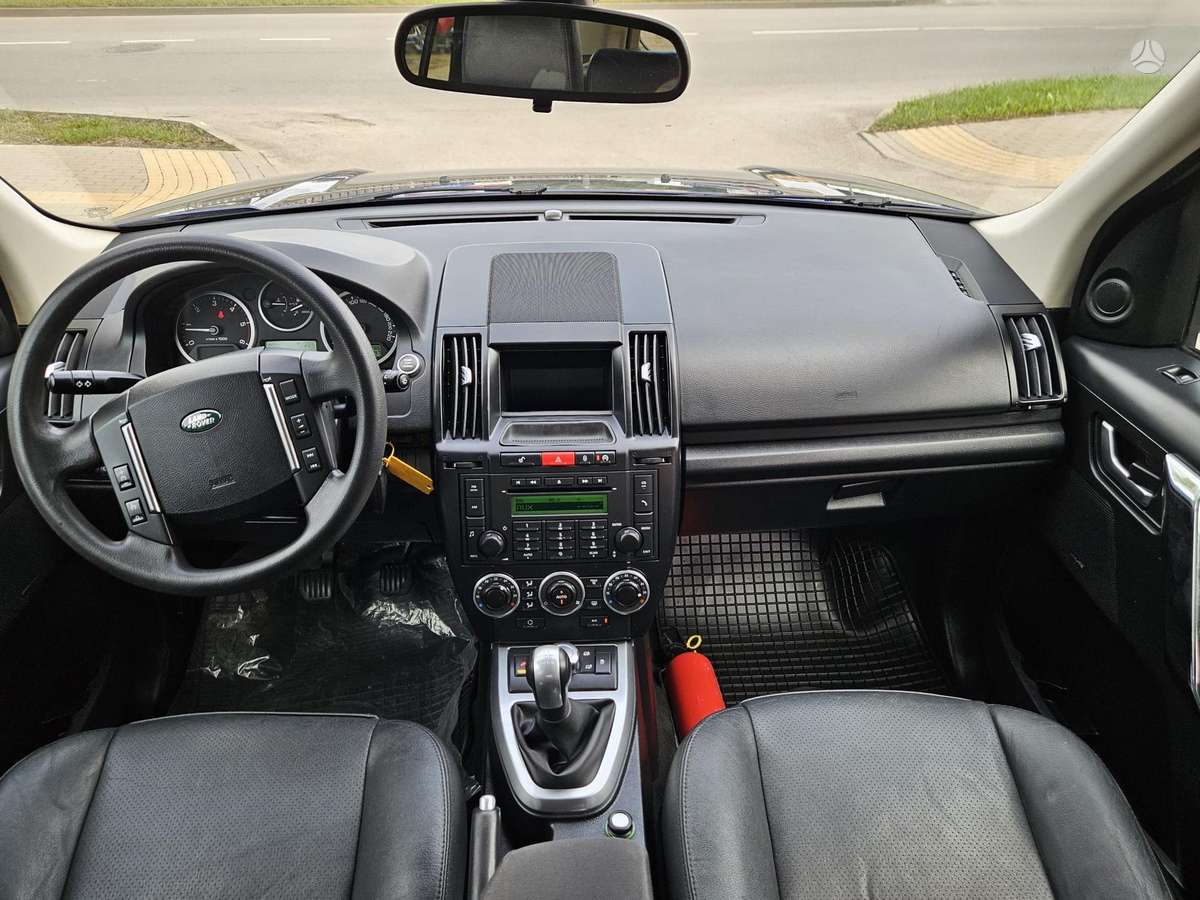 Land Rover 2011 — photo 13