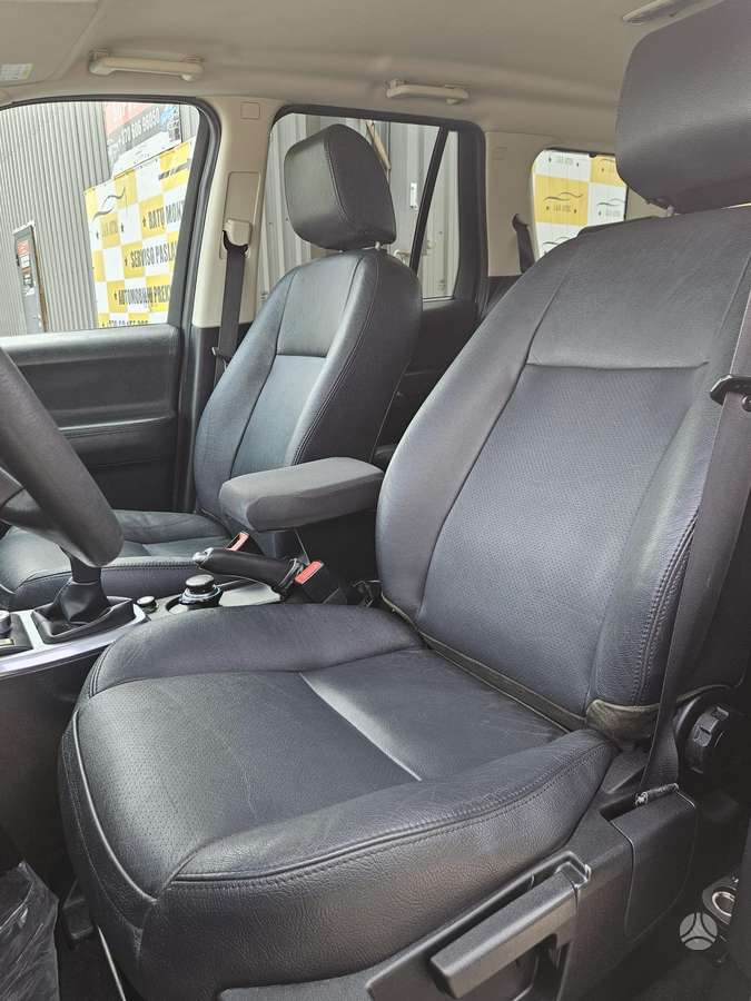 Land Rover 2011 — photo 15