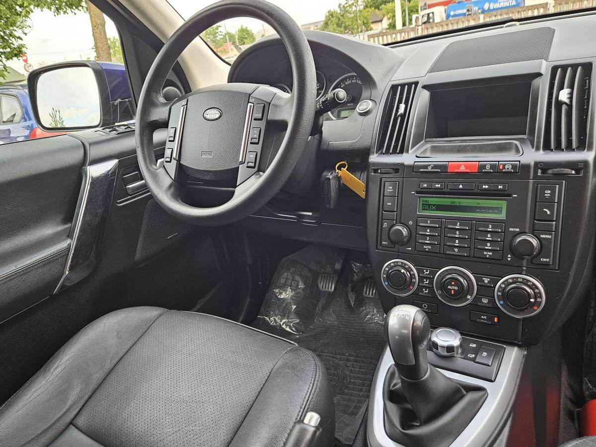 Land Rover 2011 — photo 19