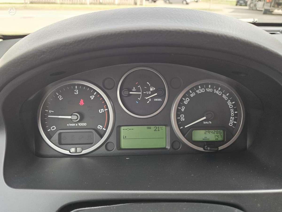 Land Rover 2011 — photo 26
