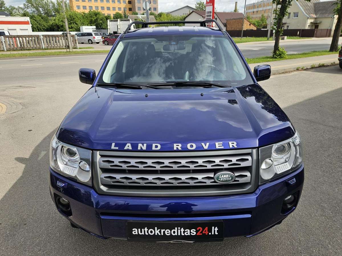 Land Rover 2011 — interior