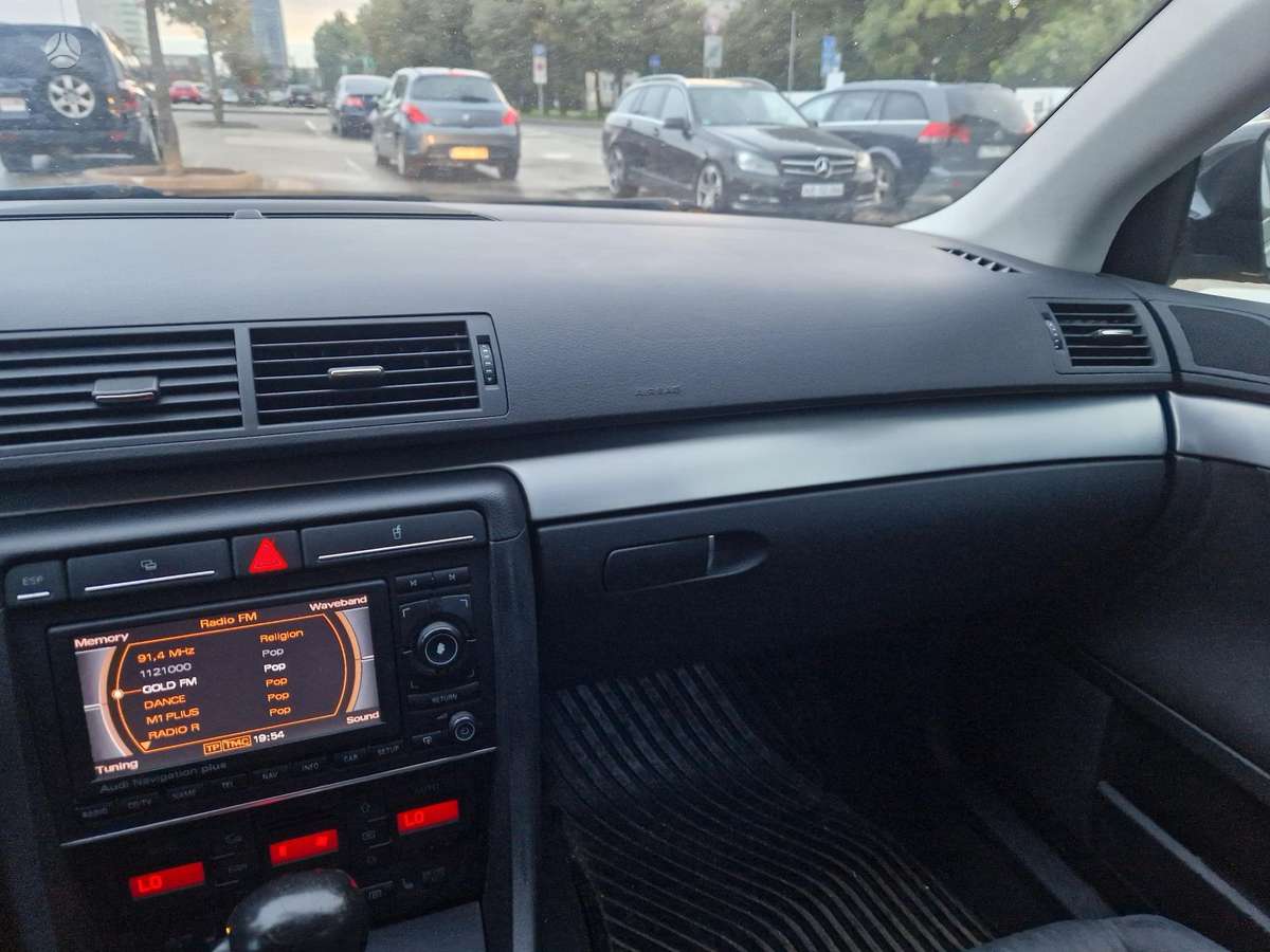 Audi A4 2008 — photo 13