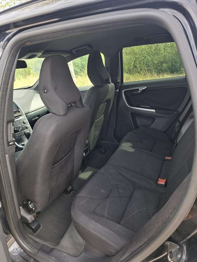 Volvo XC60 2010 — photo 11