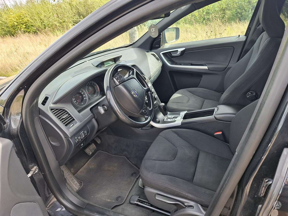 Volvo XC60 2010 — photo 12
