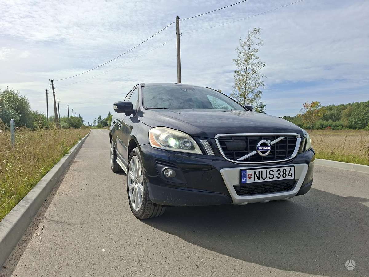 Volvo XC60 2010 — rear view