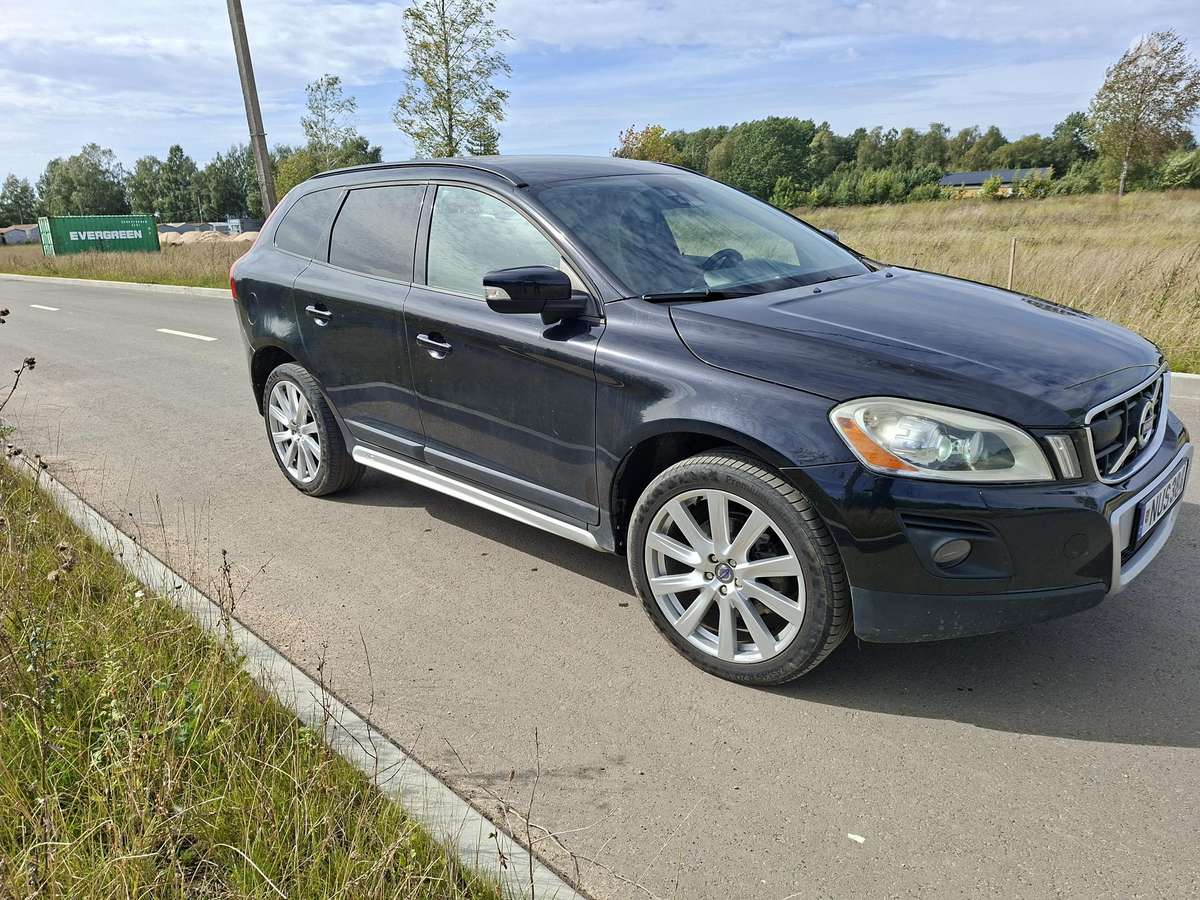 Volvo XC60 2010 — interior