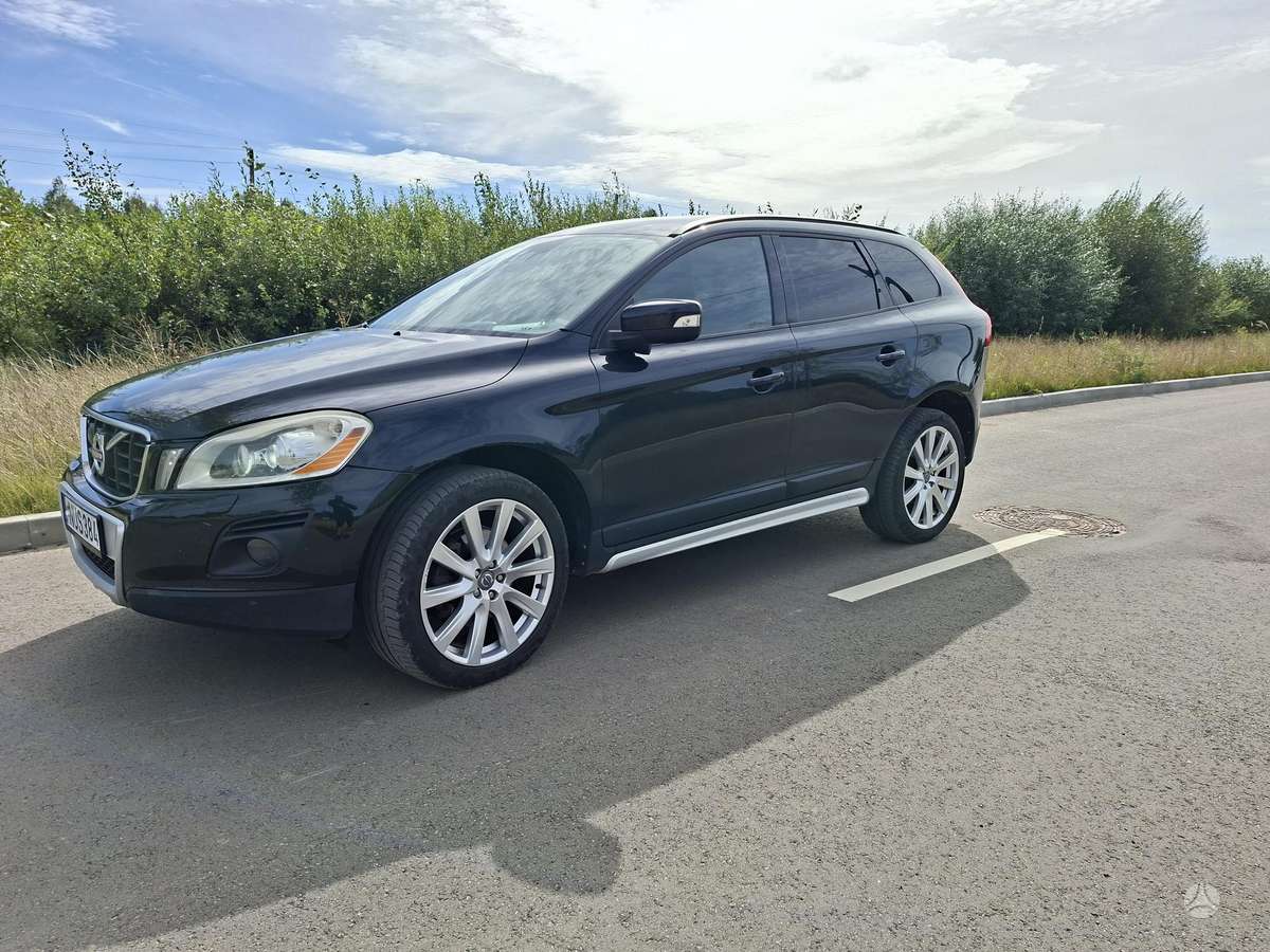 Volvo XC60 2010 — engine 2400 cm³, 175 HP (129kW)