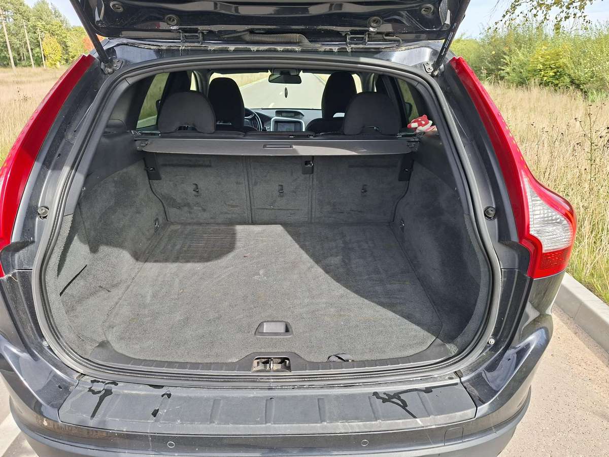 Volvo XC60 2010 — photo 8
