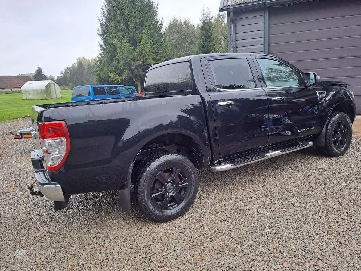 Ford Ranger 2013 — rear view