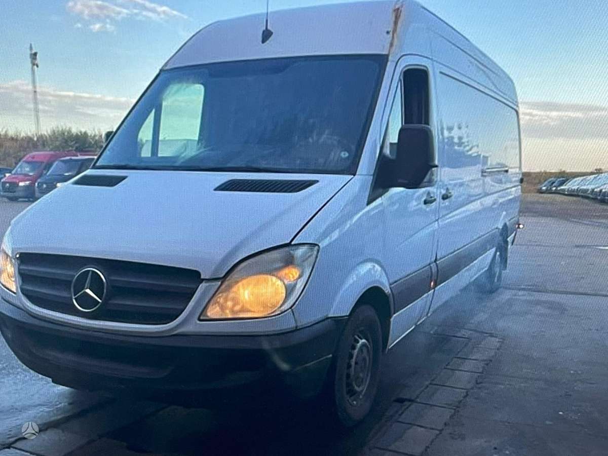 Mercedes-Benz Sprinter 2008 — салон