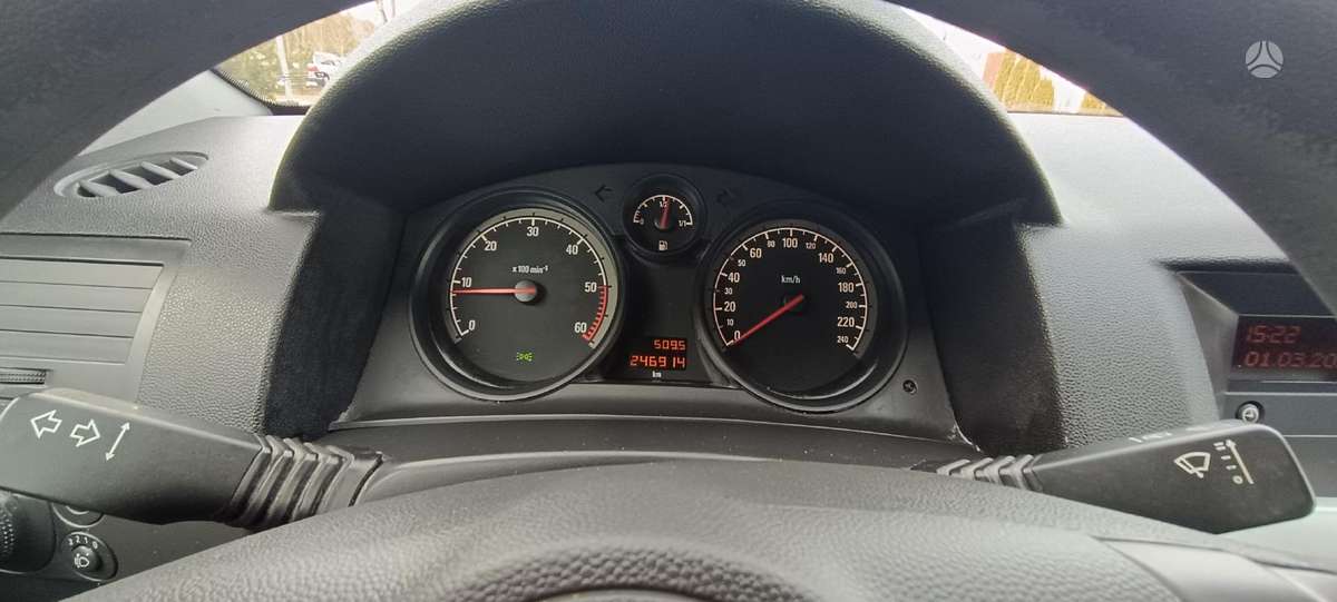 Opel Astra 2010 — photo 10