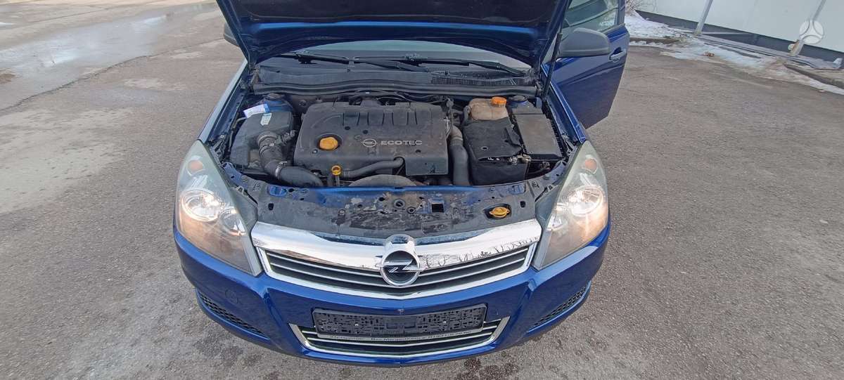 Opel Astra 2010 — photo 11