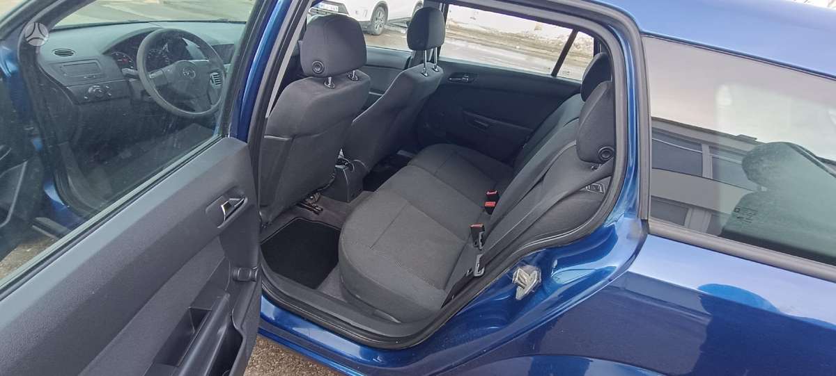 Opel Astra 2010 — photo 7
