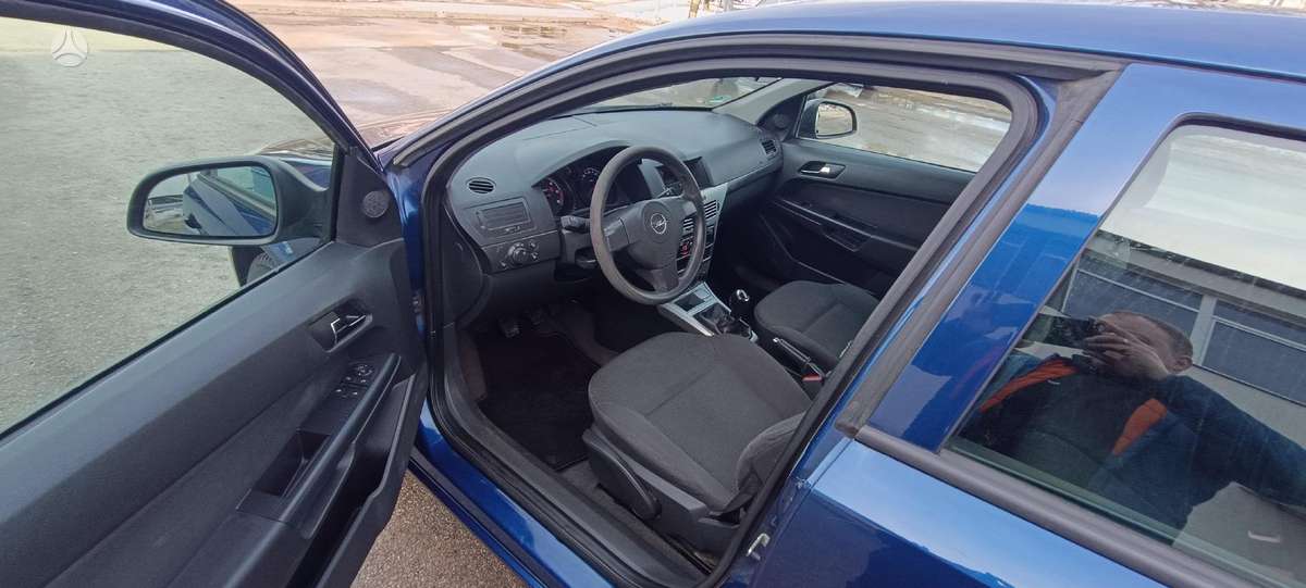 Opel Astra 2010 — photo 8