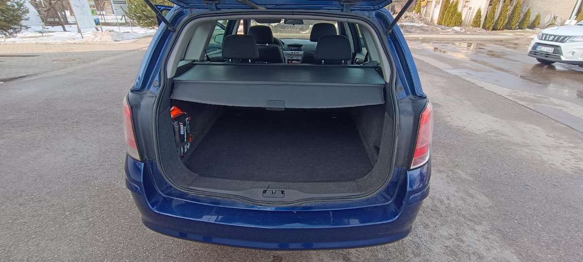 Opel Astra 2010 — photo 9