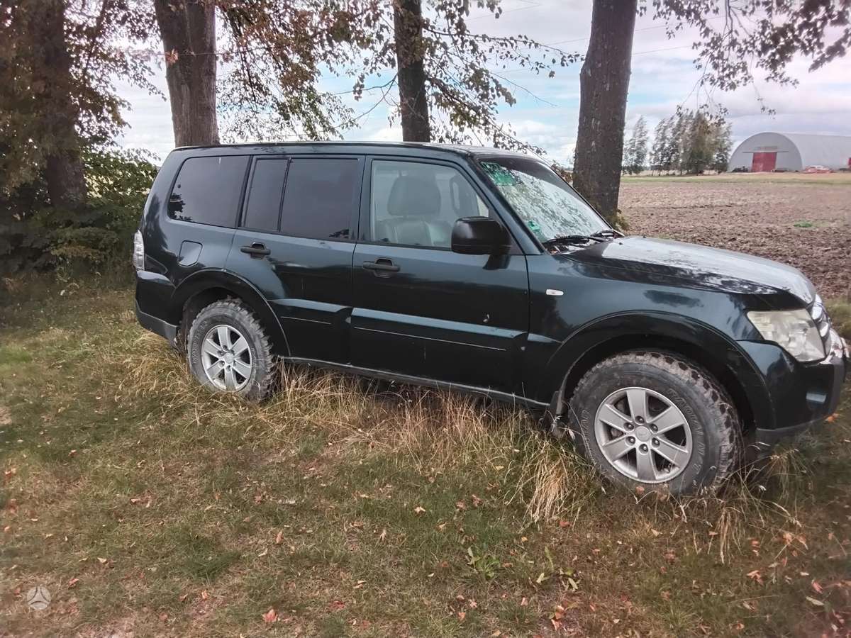 Mitsubishi Pajero 2008 — rear view