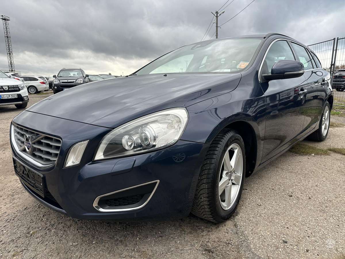 Volvo V60 2011 — вигляд ззаду