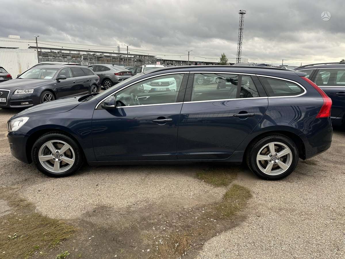 Volvo V60 2011 — двигун 1984 cm³, 163 HP (120kW)