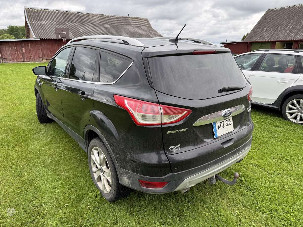 Ford Escape 2013 — двигун 1596 cm³, 181 HP (133kW)