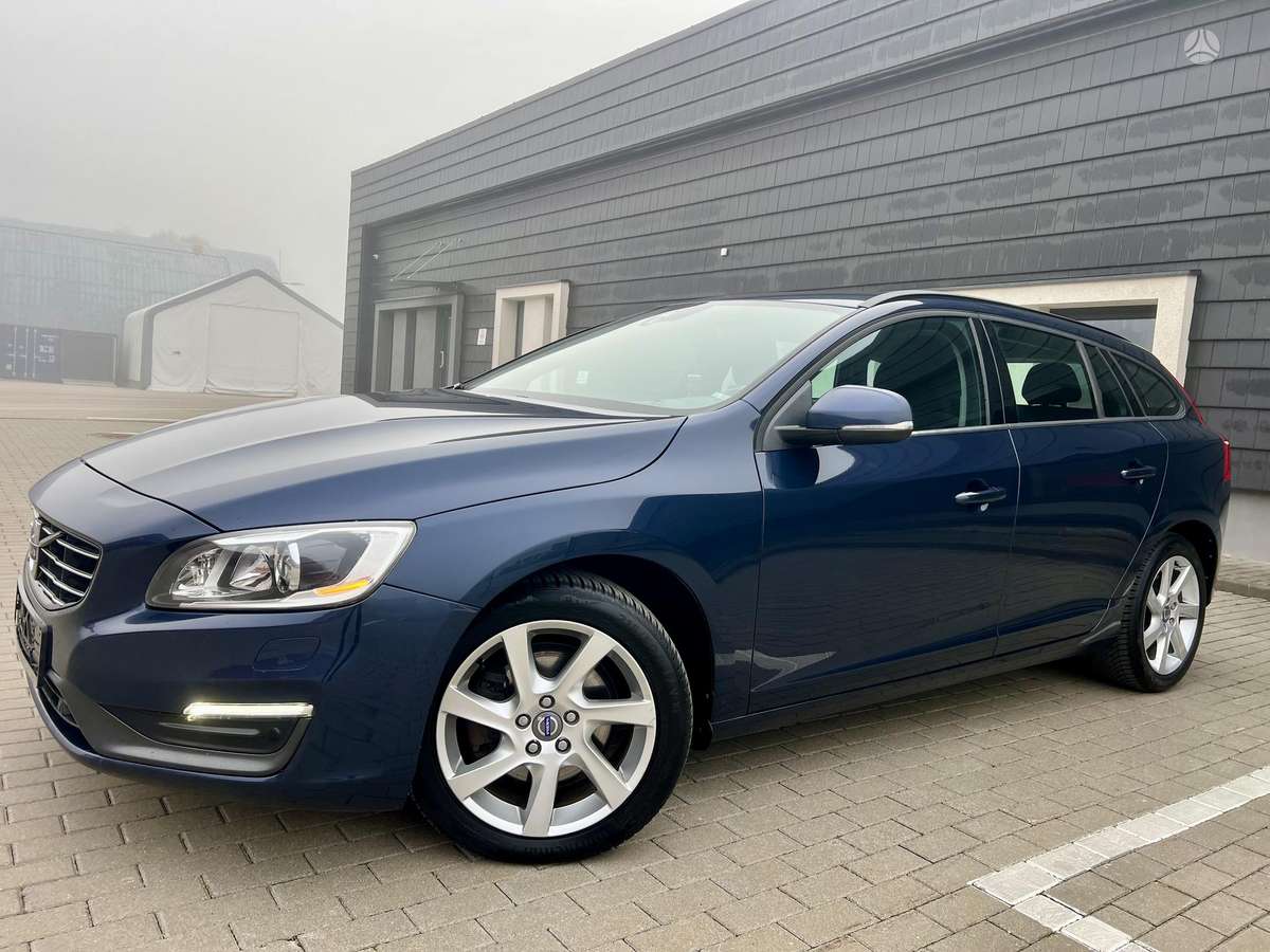 Volvo V60 2014 — салон