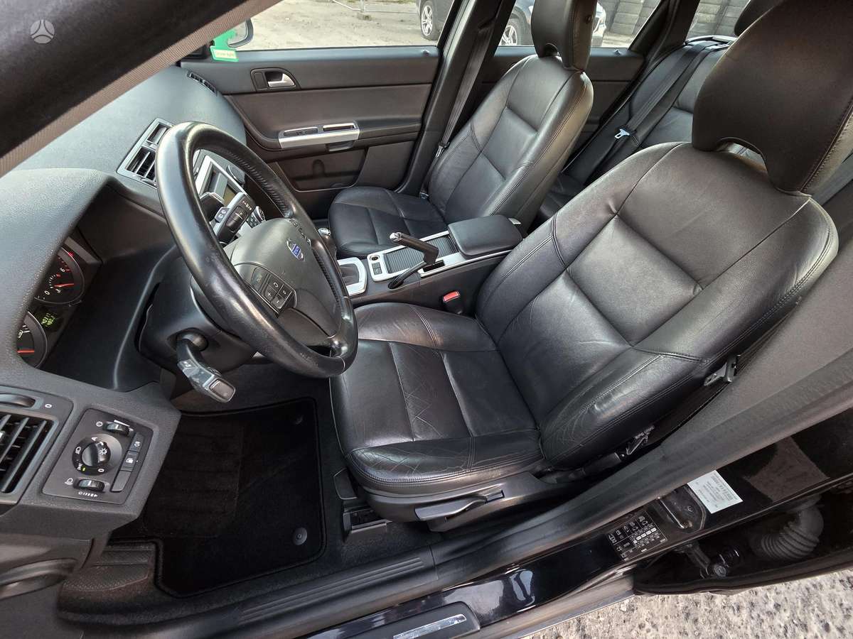 Volvo V50 2012 — photo 11
