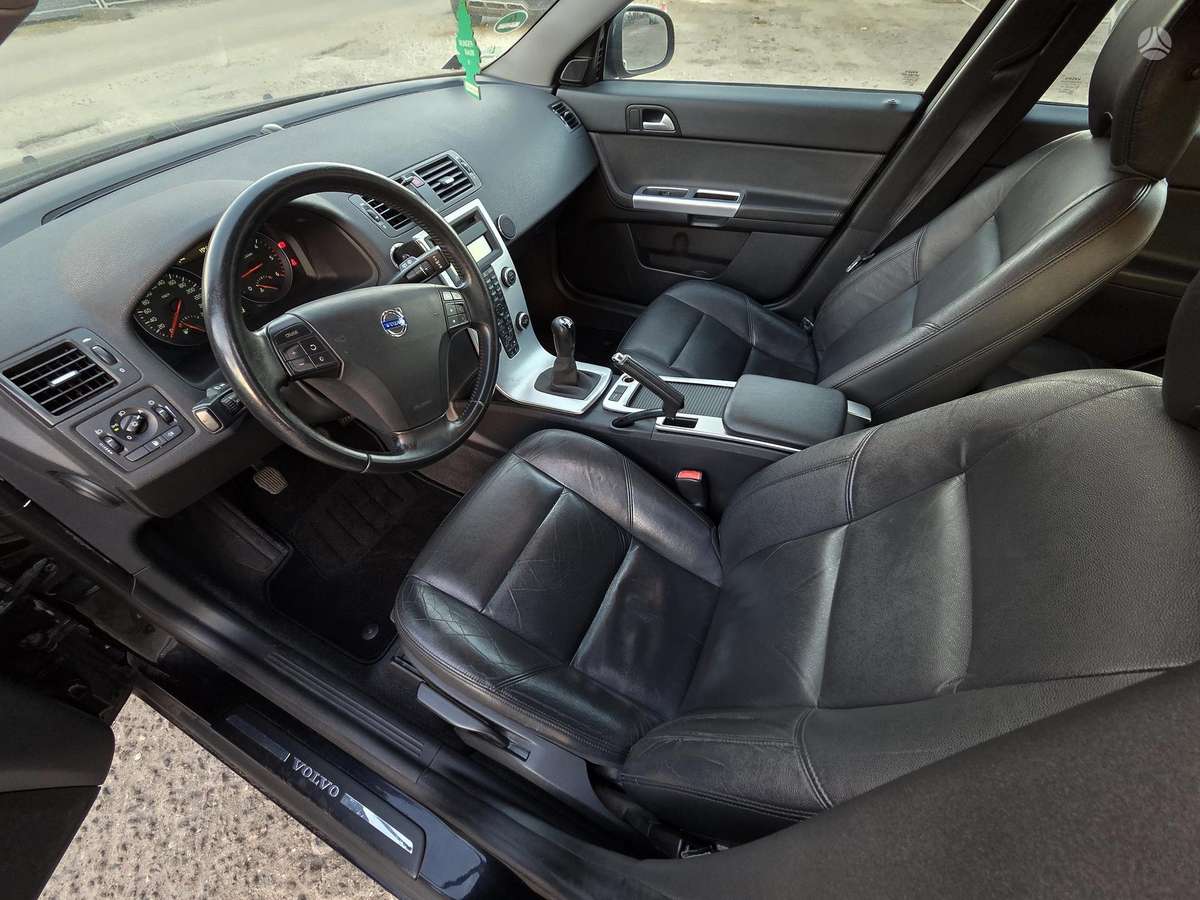Volvo V50 2012 — photo 12