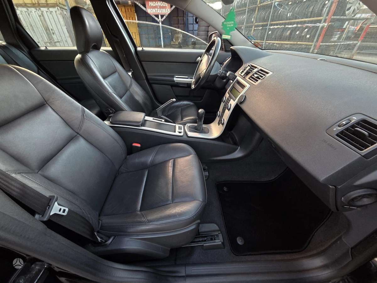 Volvo V50 2012 — photo 15