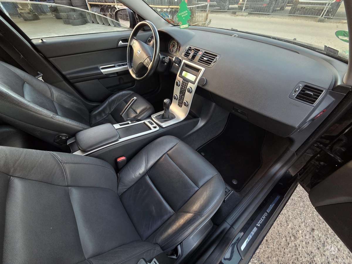 Volvo V50 2012 — photo 16