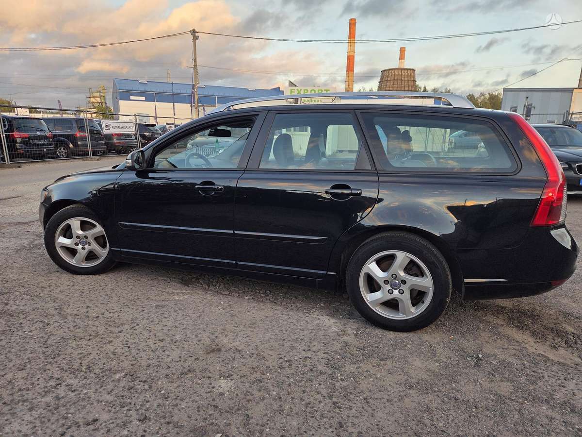 Volvo V50 2012 — photo 7