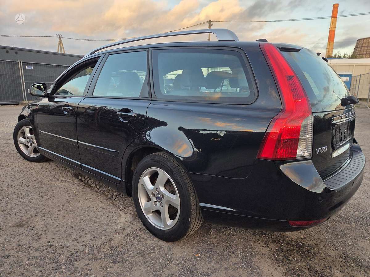 Volvo V50 2012 — photo 8
