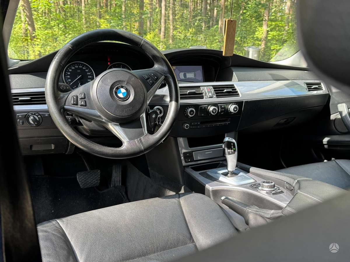 BMW 525 2009 — photo 10